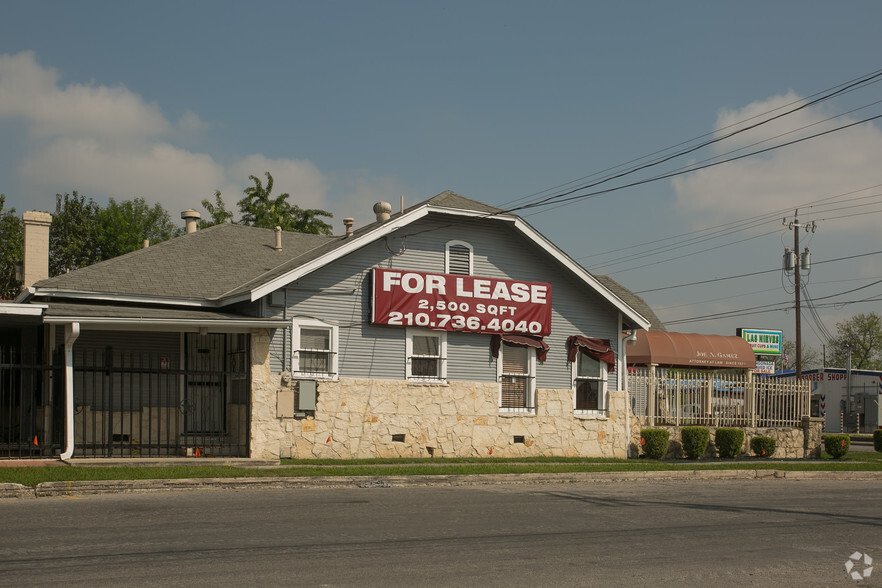 1139 W Hildebrand Ave, San Antonio, TX for lease - Building Photo - Image 2 of 9