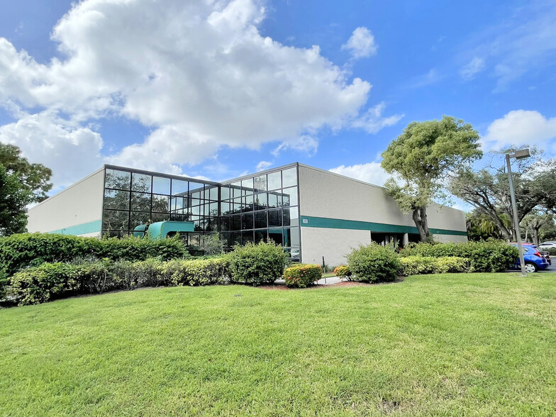 2900 Horseshoe Dr S, Naples, FL for lease - Building Photo - Image 1 of 3