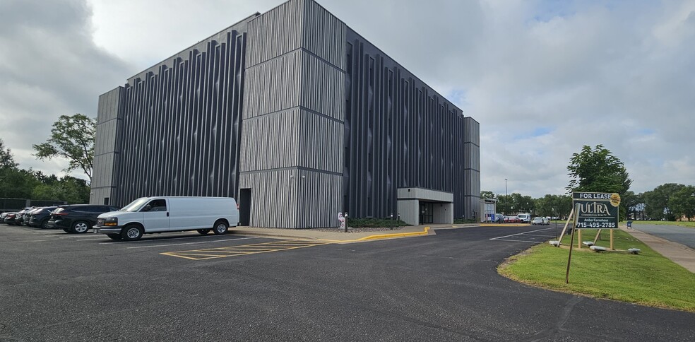 2125 Heights Dr, Eau Claire, WI for lease - Building Photo - Image 1 of 18