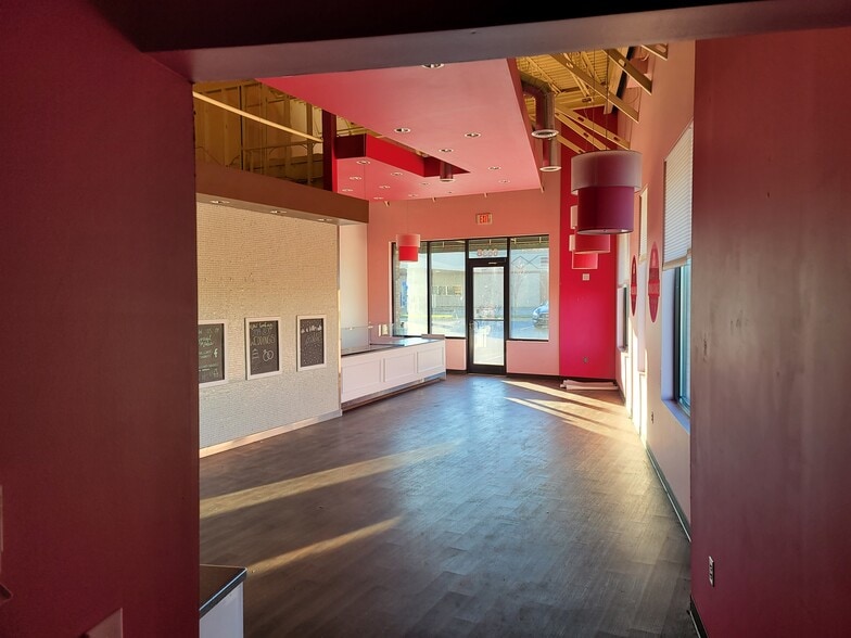 6228-6238 Monticello Rd, Shawnee, KS for lease - Interior Photo - Image 3 of 7