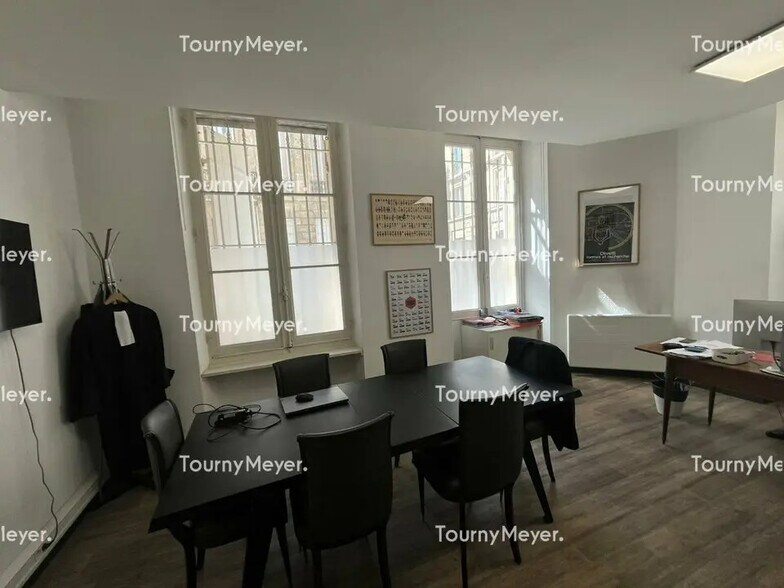 Office in Bordeaux for lease - Interior Photo - Image 2 of 5
