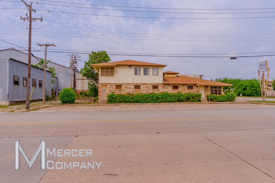 2300 S Main St, Fort Worth, TX for lease - Building Photo - Image 2 of 5
