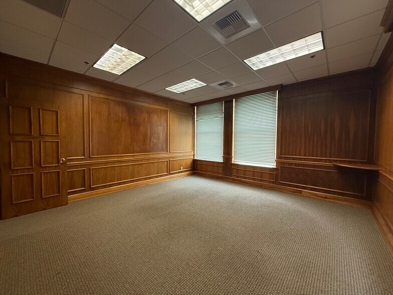 526 2nd Ave SE, Cedar Rapids, IA for sale - Building Photo - Image 2 of 40