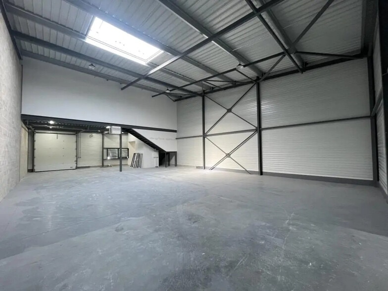 Industrial in Cormeilles-en-Parisis for lease - Interior Photo - Image 1 of 11