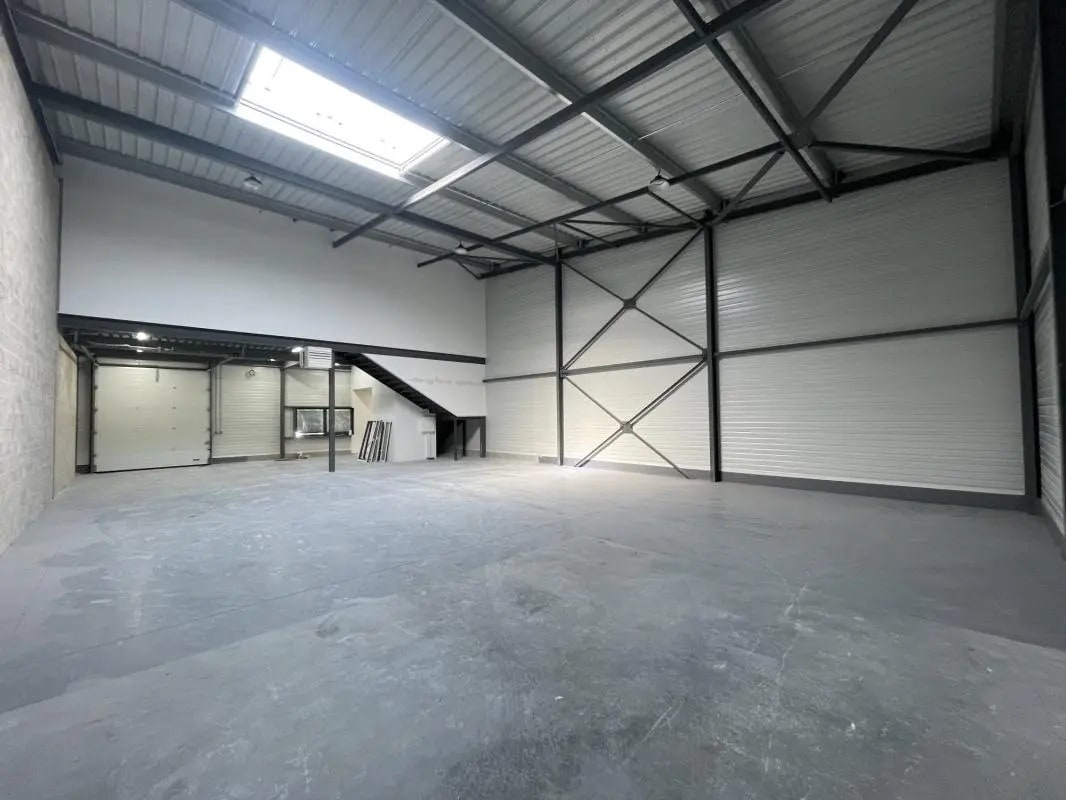 Industrial in Cormeilles-en-Parisis for lease Interior Photo- Image 1 of 12