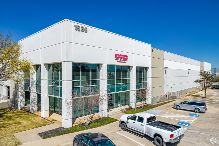 1624 W Crosby Rd, Carrollton, TX for lease - Building Photo - Image 2 of 4