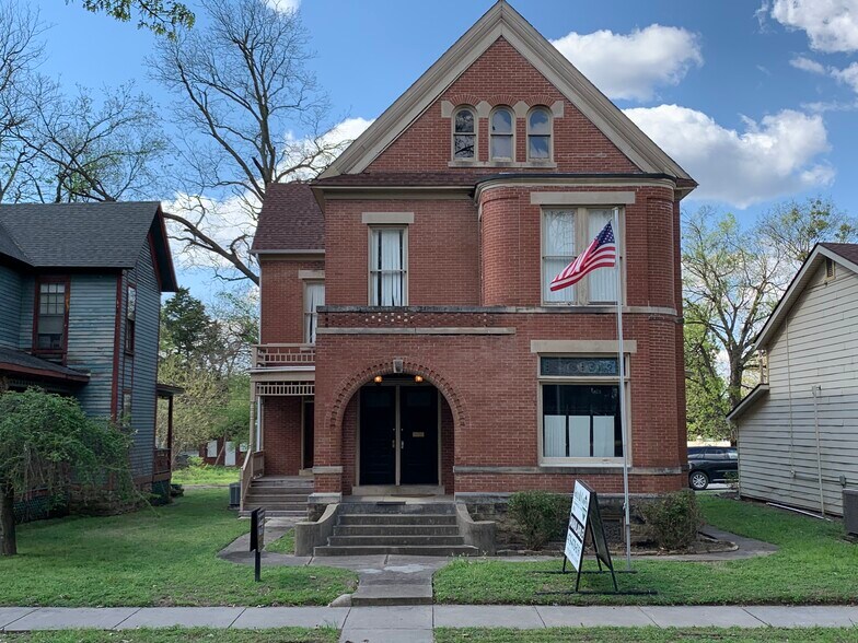 515 N 6th St, Fort Smith, AR 72901