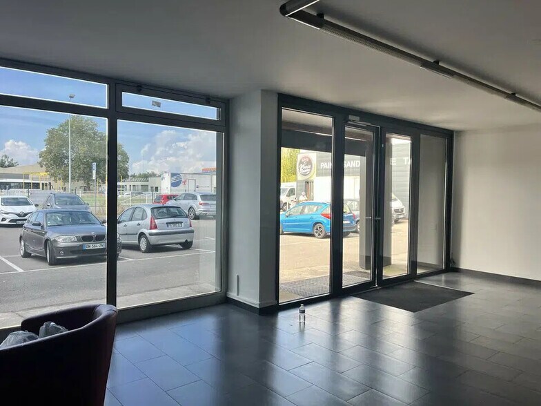 5 A Avenue De L'Energie, Bischheim for lease - Interior Photo - Image 3 of 16