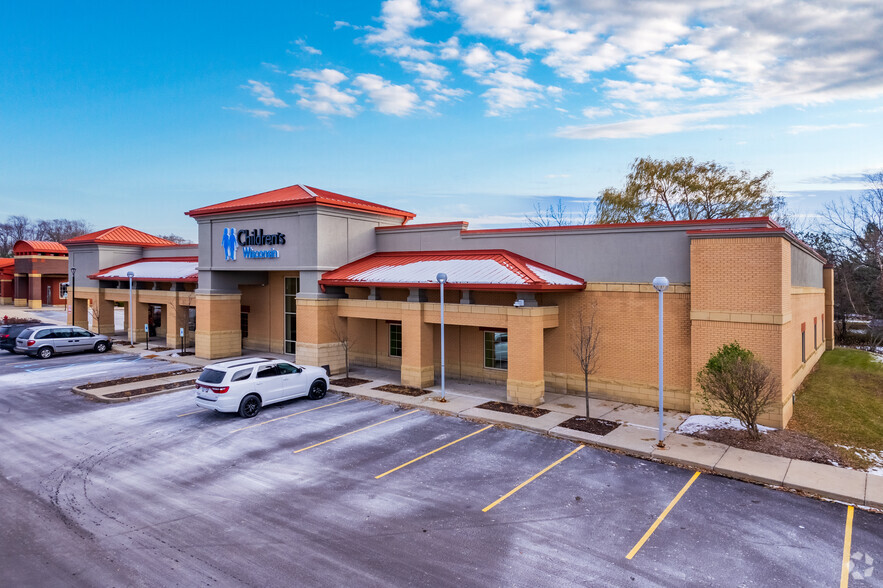 14755 W Capitol Dr, Brookfield, WI for lease - Building Photo - Image 1 of 6