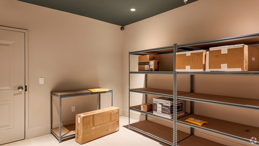 222 S Main St, Mooresville, NC for sale - Interior Photo - Image 3 of 60