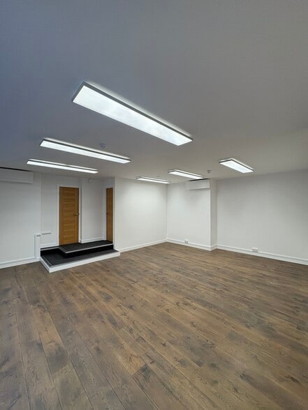 21A Noel St, London for lease - Interior Photo - Image 2 of 8