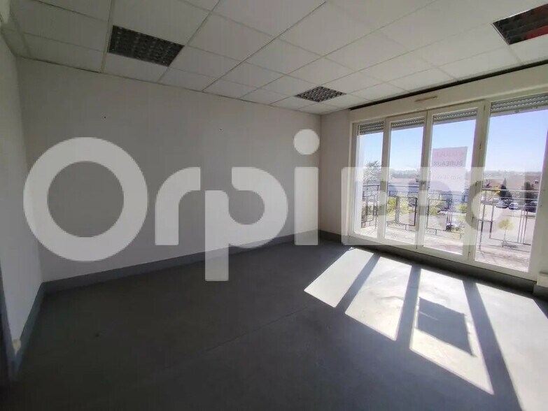 Office in Limoges for lease - Building Photo - Image 3 of 5