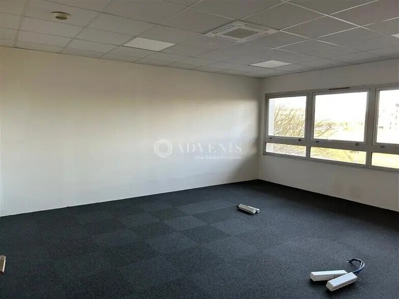 Office in Tours for lease - Interior Photo - Image 3 of 7
