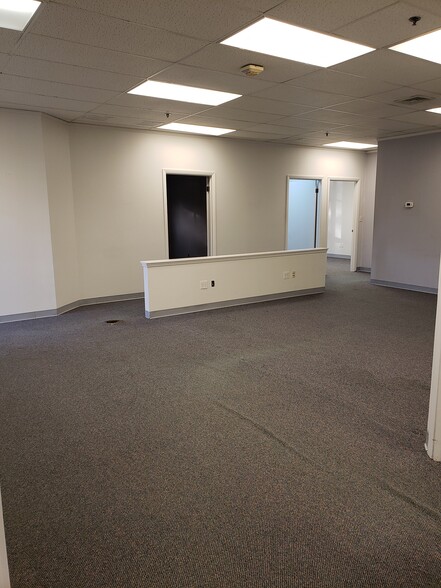 25-53 Capital Dr, West Springfield, MA for lease - Interior Photo - Image 3 of 14