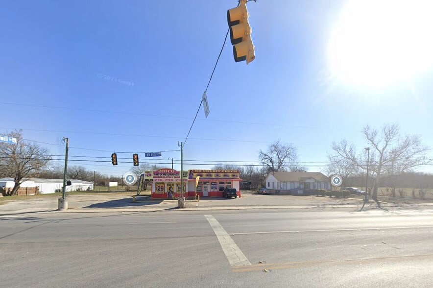 606 S WW White Rd, San Antonio, TX for sale - Building Photo - Image 2 of 3