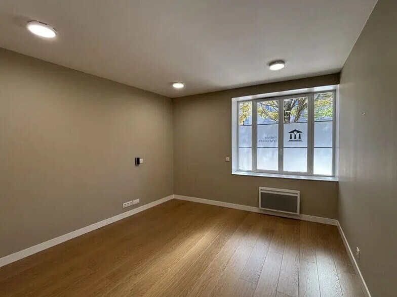 Office in Bordeaux for sale - Interior Photo - Image 3 of 4