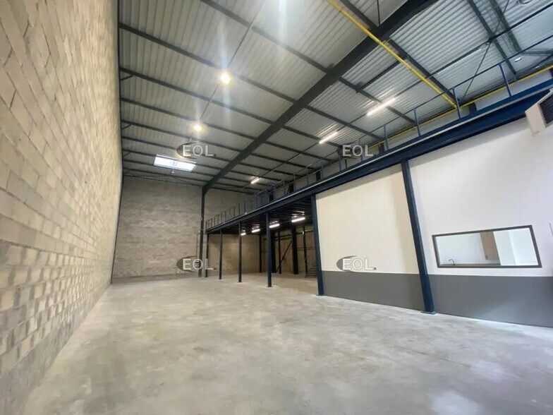 Industrial in Serris for lease - Interior Photo - Image 2 of 3