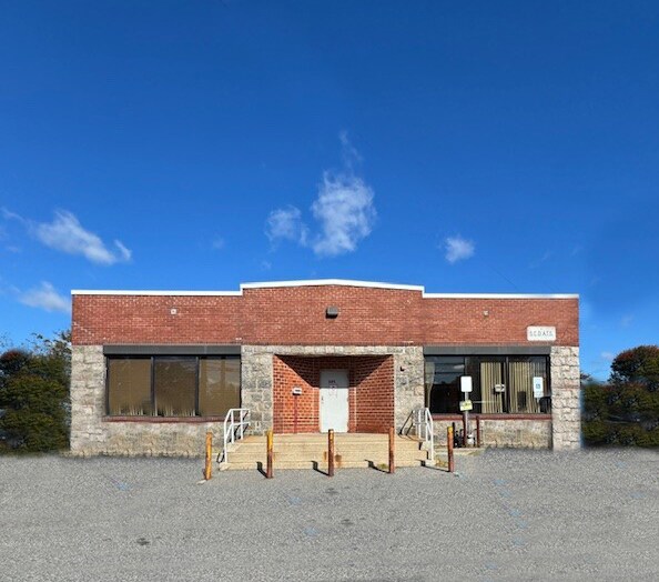 689 E Jericho Tpke, Huntington Station, NY for sale - Building Photo - Image 1 of 1