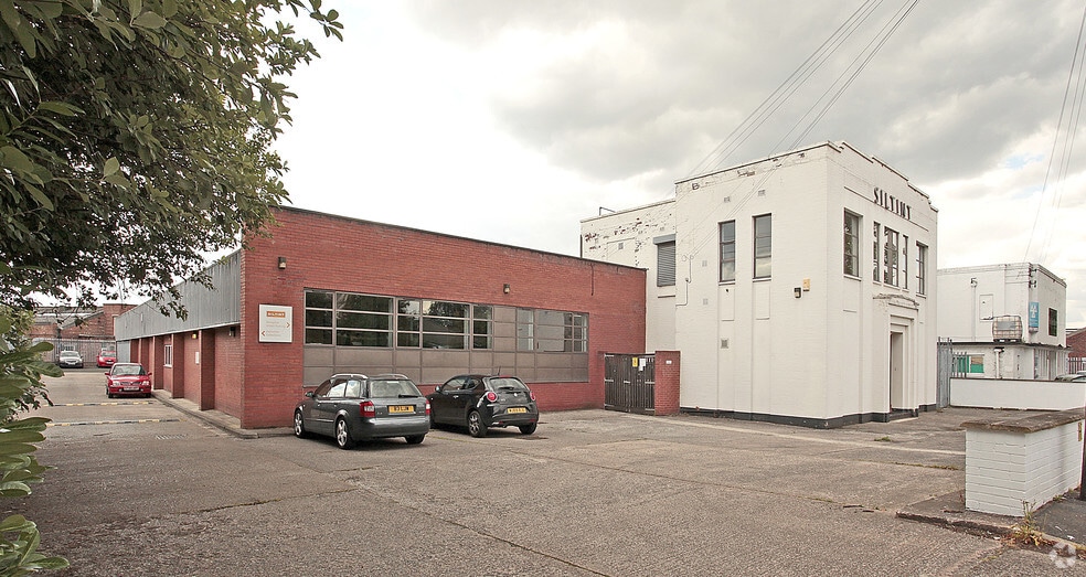 124 Longley Ln, Manchester for sale - Primary Photo - Image 1 of 1