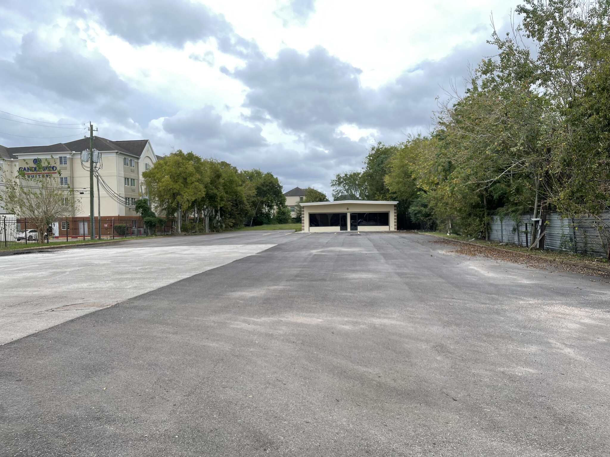 10015 1/2 S Main St, Houston, TX for lease Building Photo- Image 1 of 6