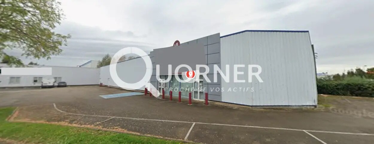 Retail in Saint-Clément for lease Building Photo- Image 1 of 5