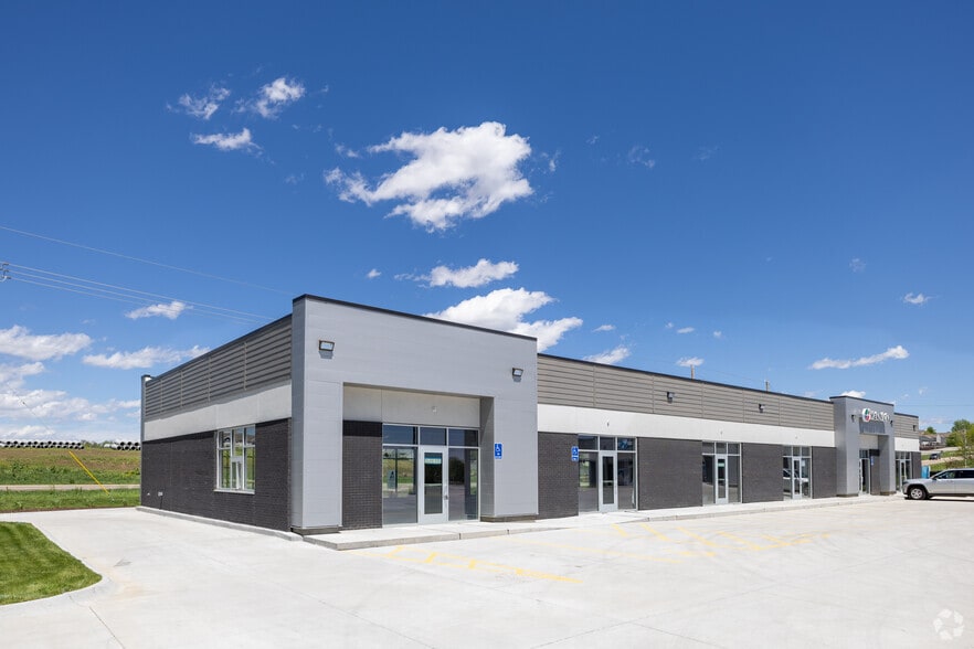 15601 Whiting Cir, Omaha, NE for sale - Primary Photo - Image 1 of 1