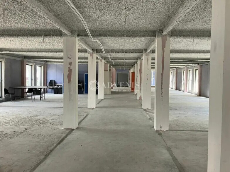 Office in Bourges for lease - Building Photo - Image 3 of 4