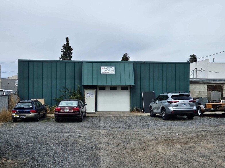 164 Irving ave, Bend, OR for lease - Primary Photo - Image 1 of 10