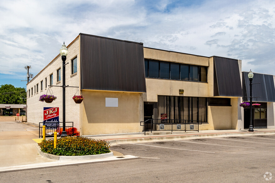 118 E Commercial St, Broken Arrow, OK for lease - Building Photo - Image 1 of 3