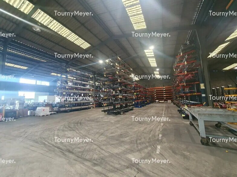 Office in Bègles for lease - Building Photo - Image 3 of 7