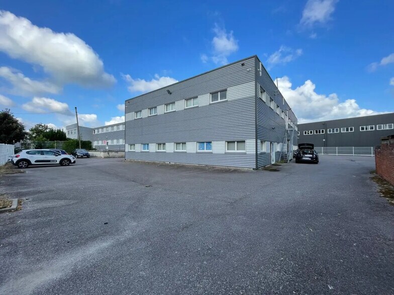 Flex in Le Petit-Quevilly for lease - Building Photo - Image 1 of 14