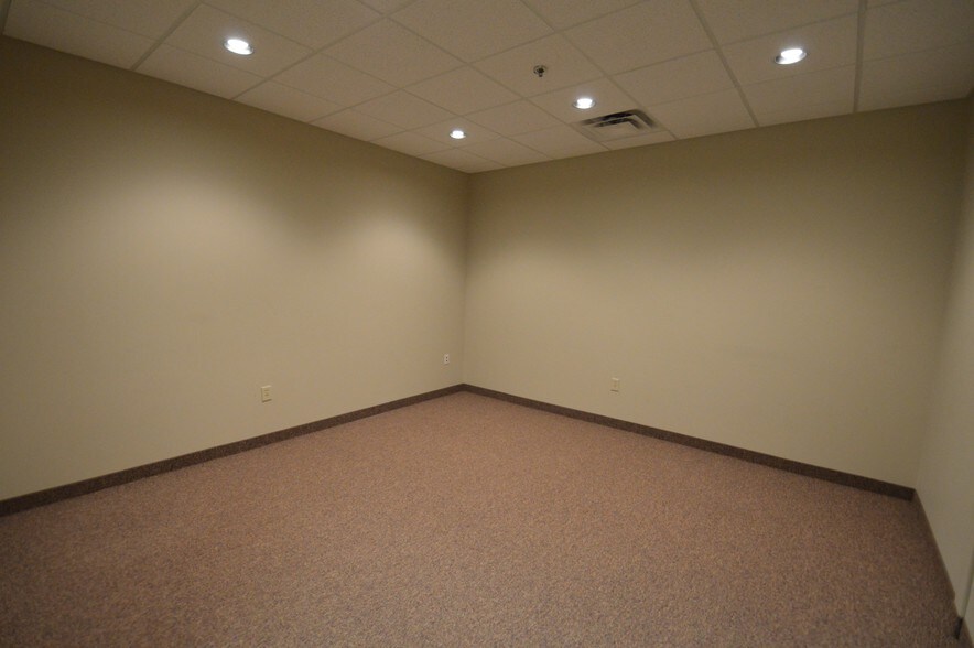 4310 Regency Dr, High Point, NC for sale - Building Photo - Image 1 of 1