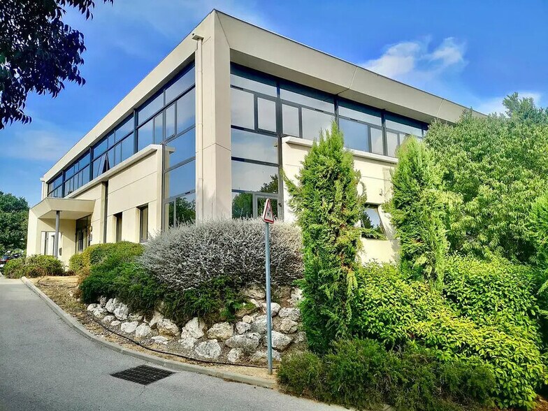 Office in Aix-en-Provence for lease - Building Photo - Image 1 of 8