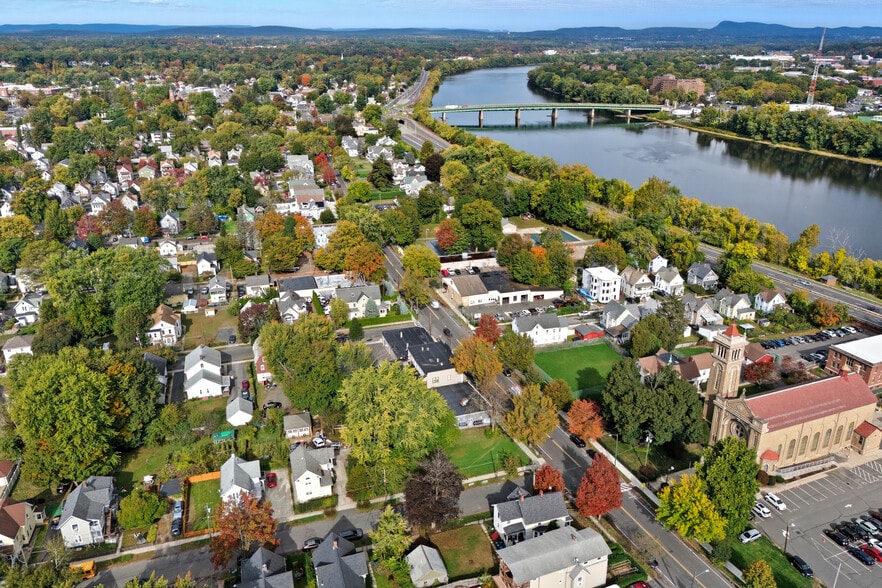 436 Main St, West Springfield, MA for lease - Building Photo - Image 3 of 9