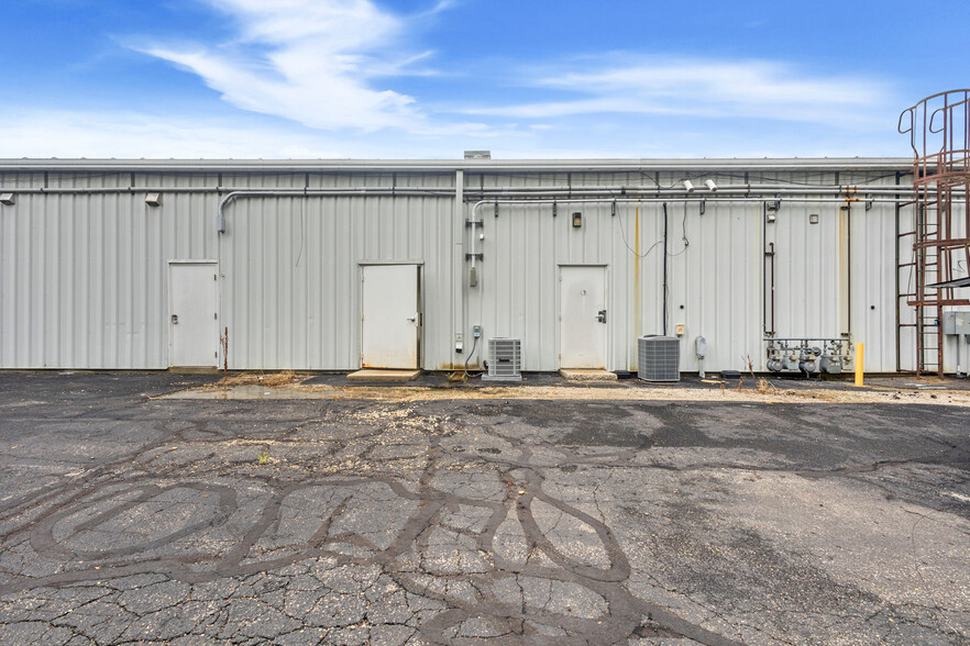 1400 N Wayne, Angola, IN for lease - Building Photo - Image 3 of 12