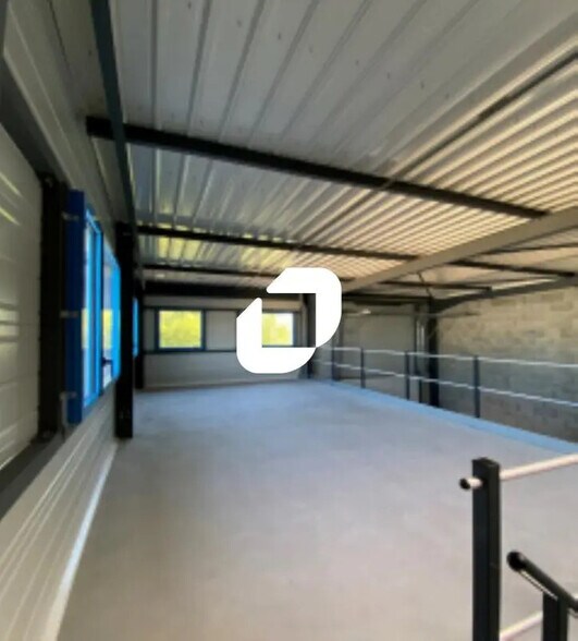 Office in Coublevie for lease - Building Photo - Image 3 of 10