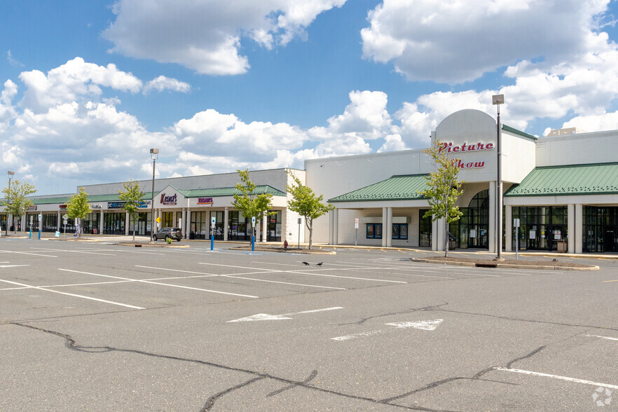 319 US Highway 130, East Windsor, NJ for lease - Primary Photo - Image 1 of 22