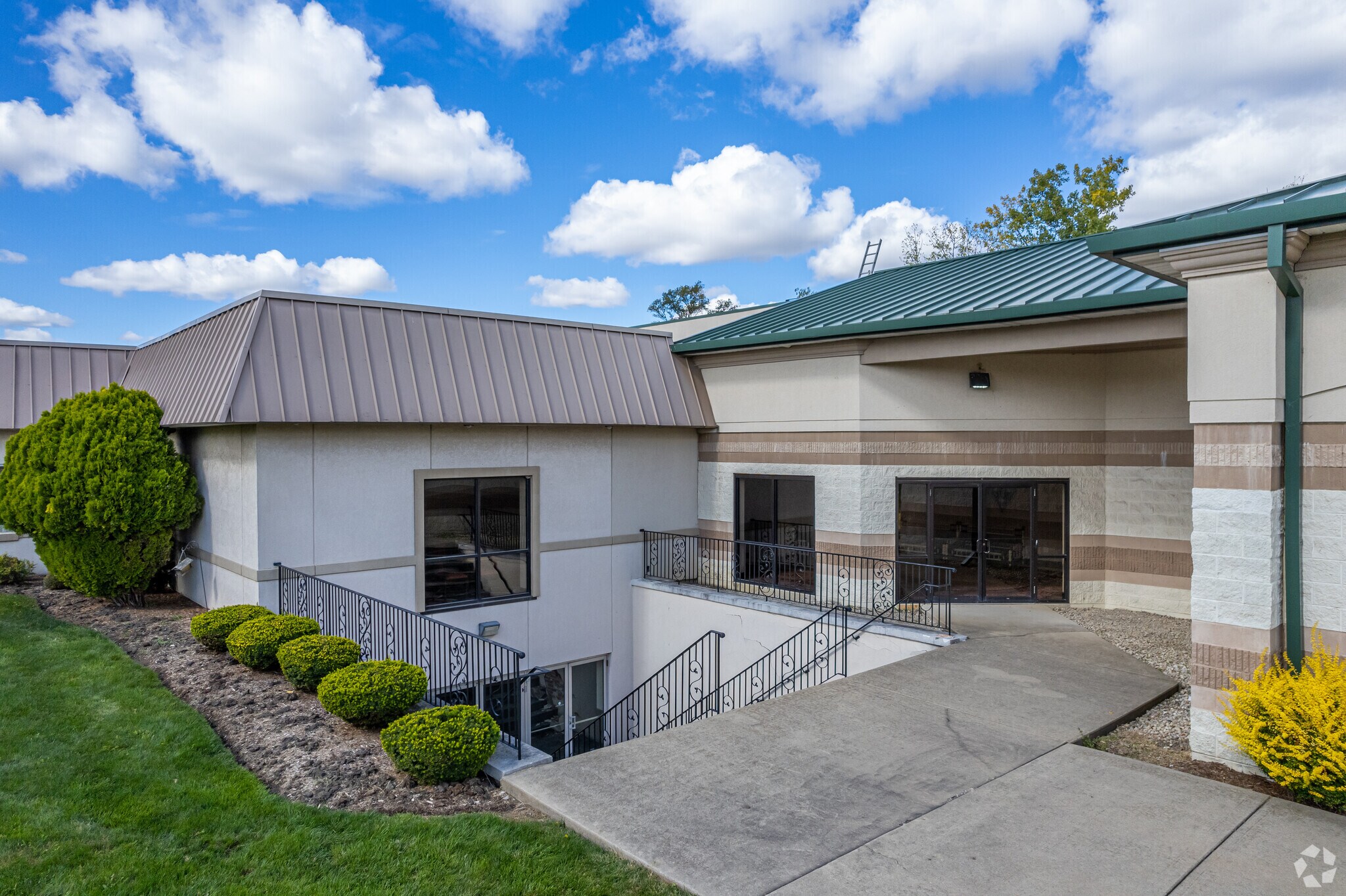 933 South Riverside Drive, Elmhurst, IL 60126 Industrial for Sale