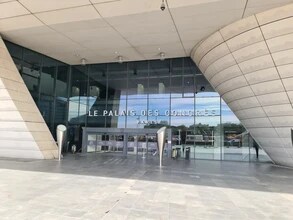 2-16 Place De La Porte Maillot, Paris for lease Building Photo- Image 1 of 6