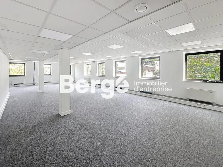 Office in Mougins for lease - Building Photo - Image 1 of 11