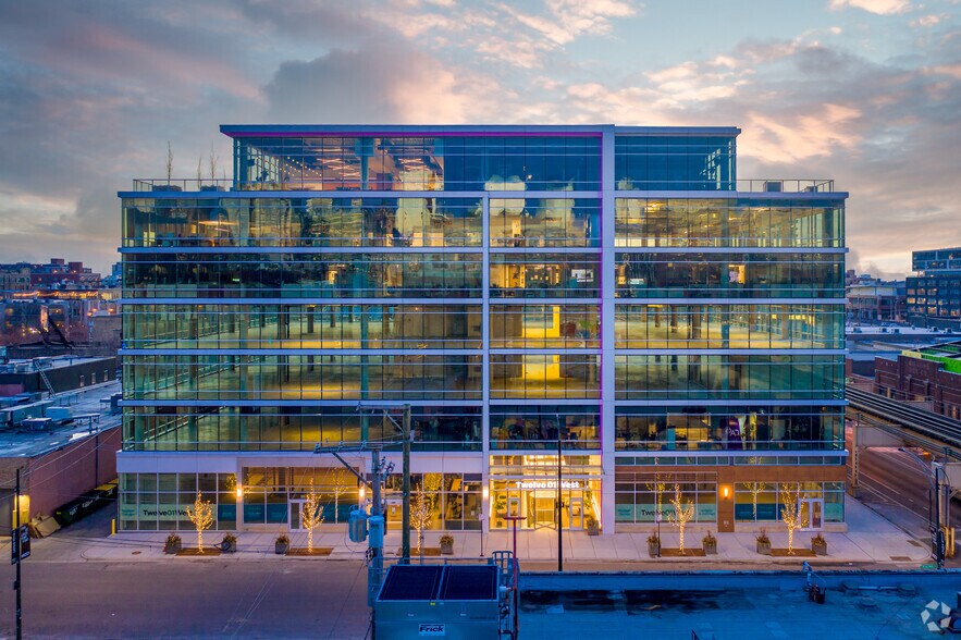 1201 W Lake St, Chicago, IL for lease - Building Photo - Image 2 of 9