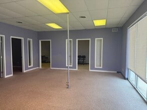 1938 S Glenstone Ave, Springfield, MO for sale Interior Photo- Image 1 of 7