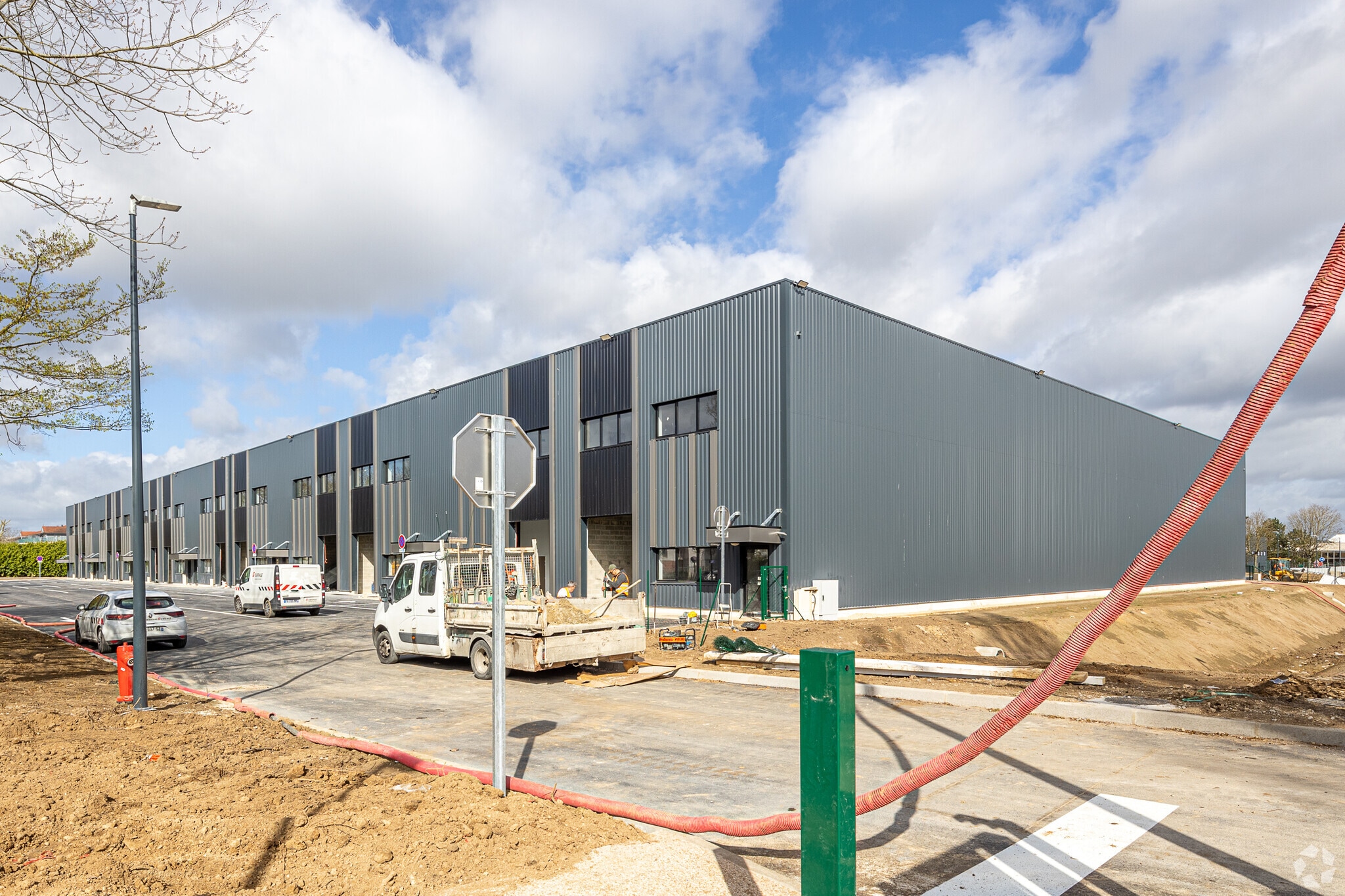 Flex in Cergy for lease Primary Photo- Image 1 of 2
