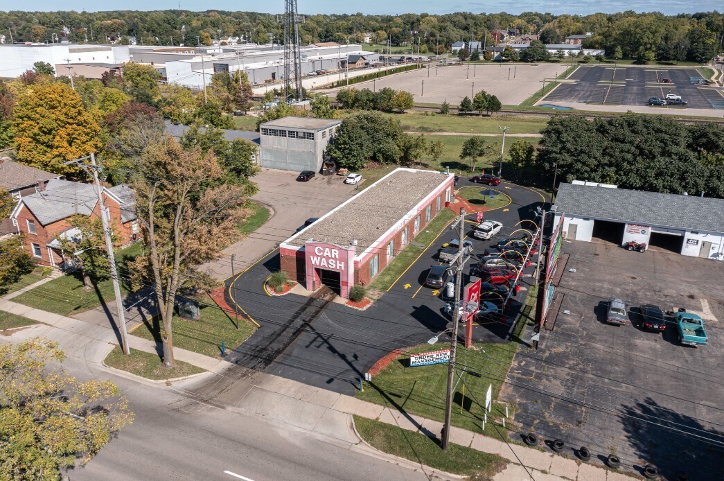 812 N Larch St, Lansing, MI 48906 Lansing Car Wash