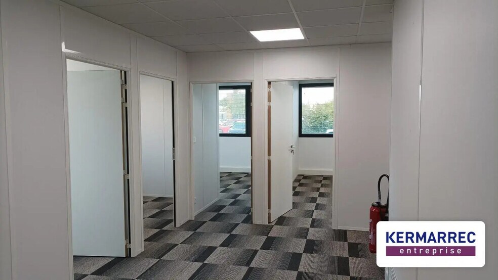 Office in Rezé for lease - Building Photo - Image 2 of 10