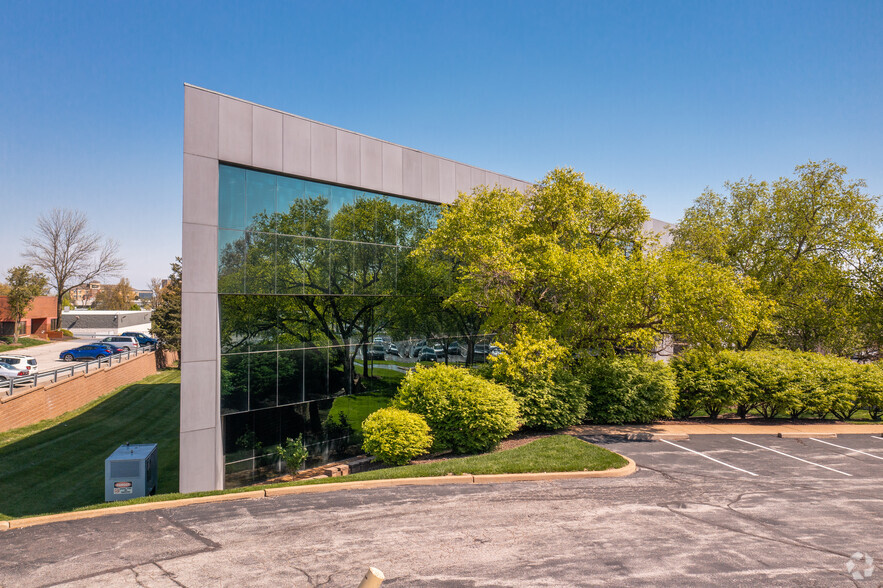 1850 Craigshire Rd, Saint Louis, MO for lease - Building Photo - Image 3 of 5