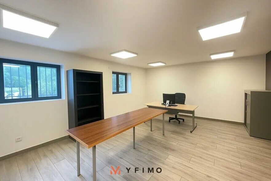 Flex in Boinvilliers for lease - Interior Photo - Image 3 of 6