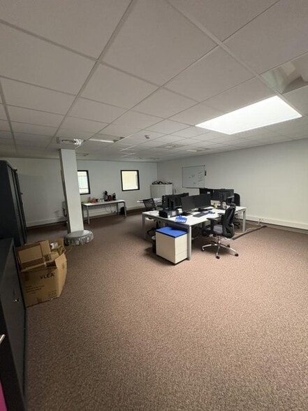 Office in Bezons for lease - Building Photo - Image 2 of 9