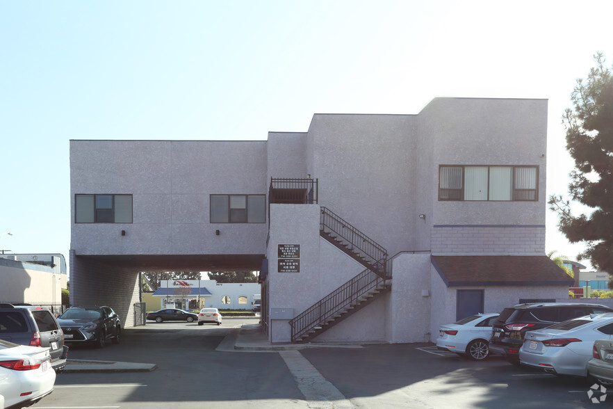 9681 Garden Grove Blvd, Garden Grove, CA for lease - Building Photo - Image 3 of 3