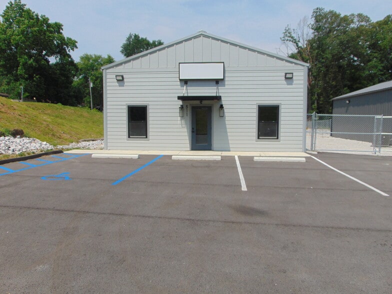 001 Broadway Street, Florence, AL for sale - Building Photo - Image 2 of 20